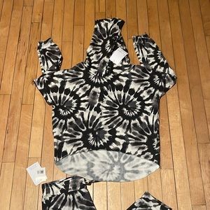 NWOT Love, Fire Tie Dye 2 Piece Set Size XL Girls